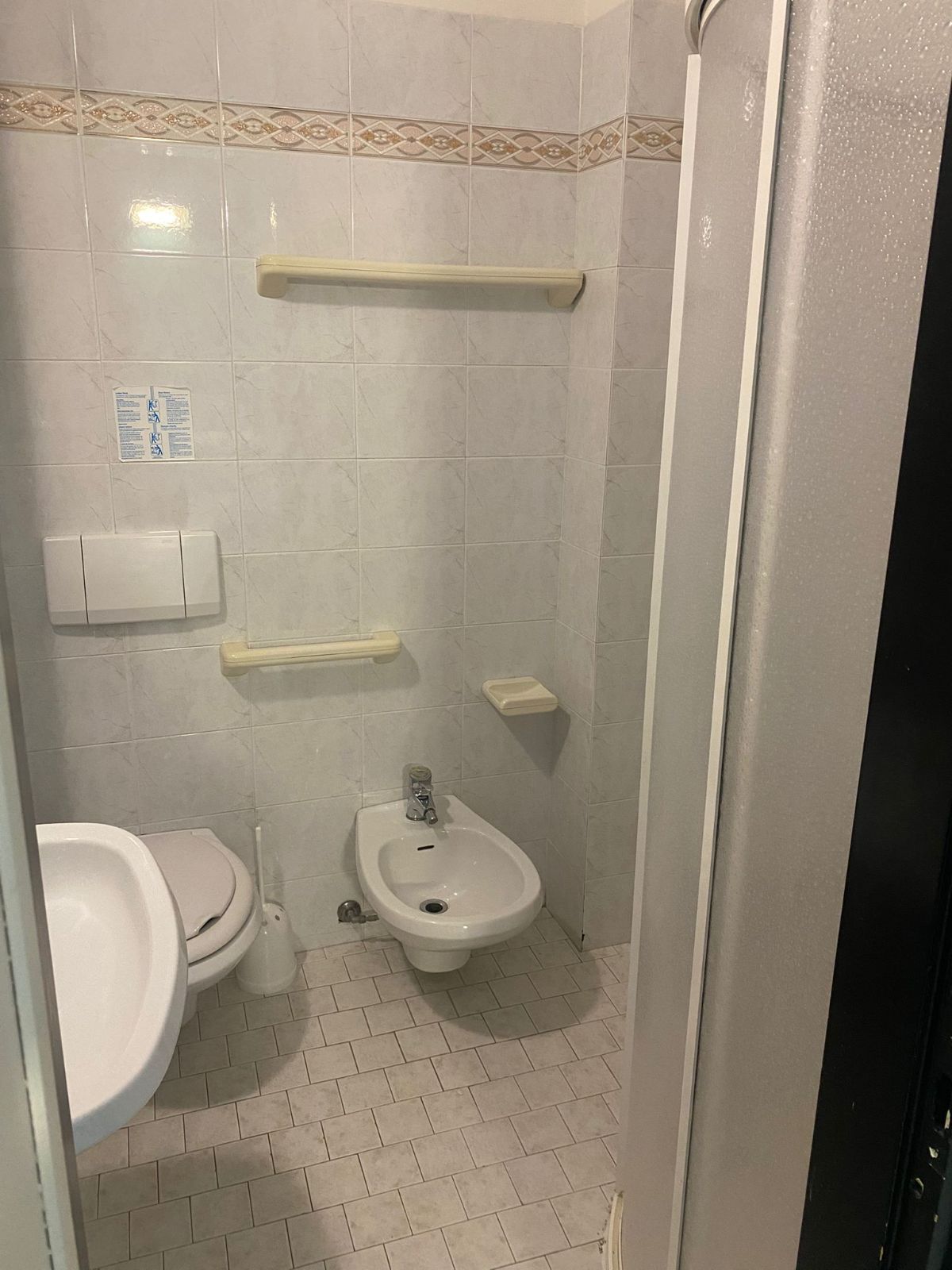 Camera Economy, bagno con doccia