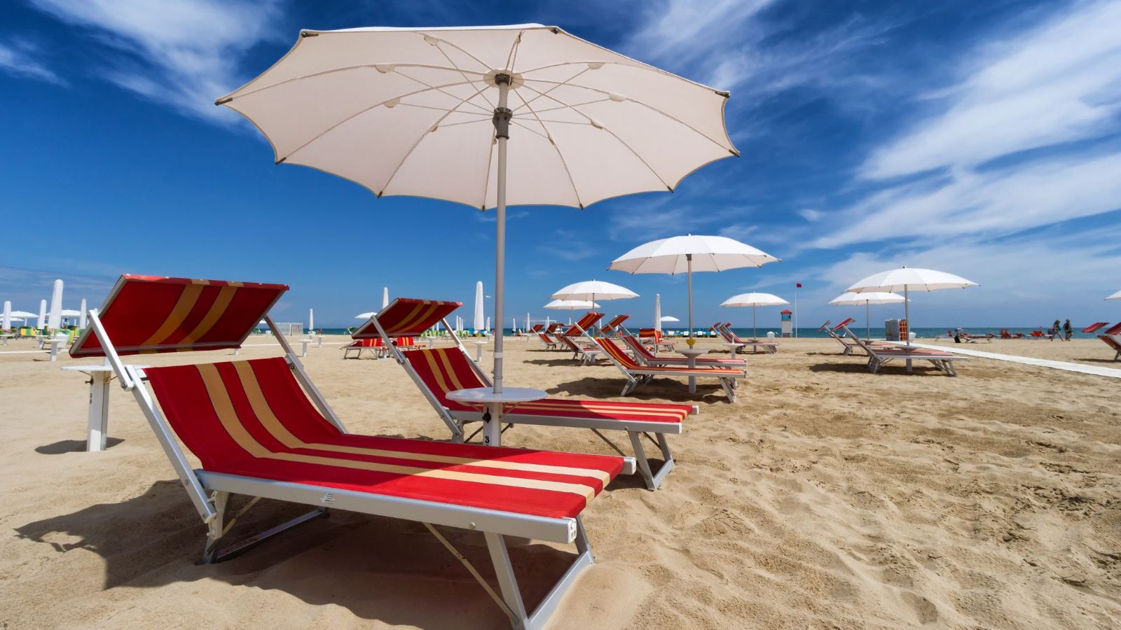 Vista panoramica della spiaggia di Rimini